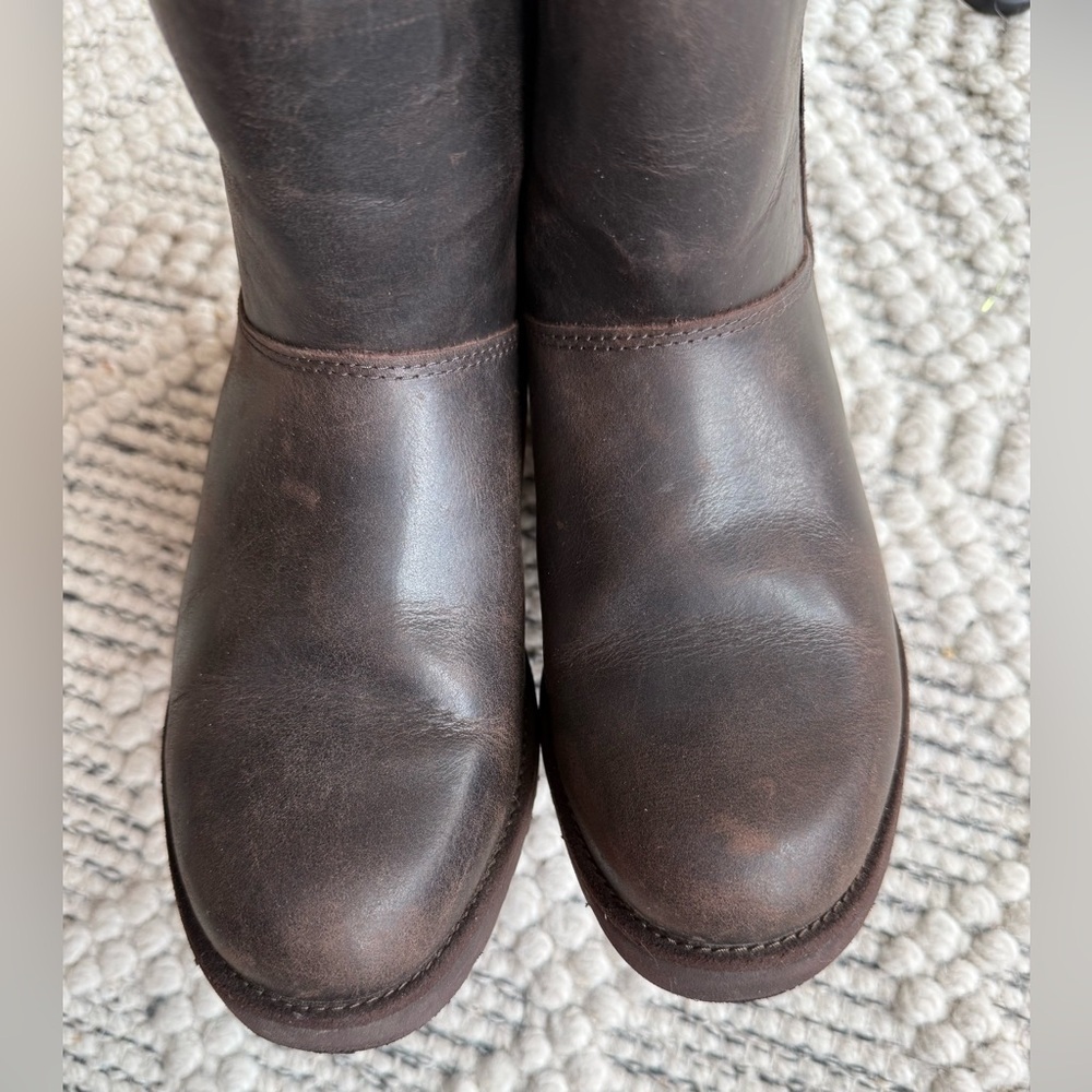 UGG Classic Short Leather Boots Brown Sheepskin Lined Women’s 6 EU 37 - Picture 9 of 12